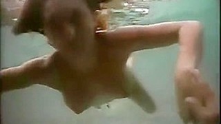 Chica bonita, POV, Bajo el agua