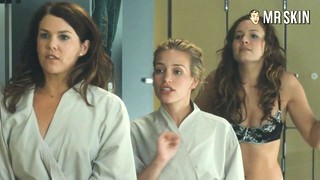 Hot Bed Scenes And Some Nice Lingerie Flashing With Piper Perabo