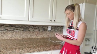 A Slutty Cheerleader Has Sex With Her Stepfather And That Girl Gives Good Head