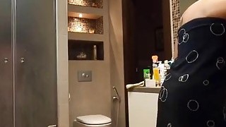 OMG! FUCK WIFE'S BEST FRIEND IN BATHROOM WHEN THE WIFE WAS IN SHOWER! WILL SHE NOTICE?