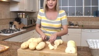 Stunning Housewife Bree Olson Preparing A Nice Meal For Her Family