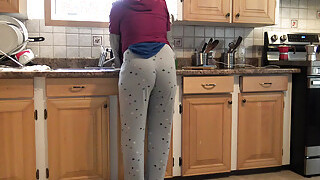 Syrian Wife Lets 18 Year Old German Stepson Fuck Her In The Kitchen