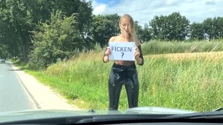 Junge Schlampe Lässt Sich Von Unbekannten öffentlich Hart Ficken