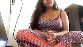 Chubby Pakistani Mom Exposes Her Coochie On Camera