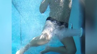 Piscina, In pubblico, Sott'acqua