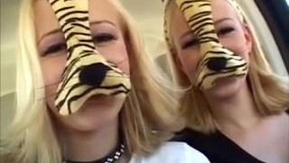 Doble anal, Gemelas