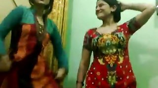 Pakistani Hot NOT Aunties Enjoy Dance