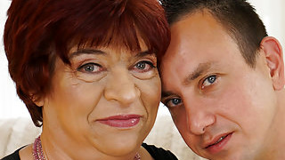 Cavalcare il pene, Succhiare il cazzo, Nonna, Mature, Mamme, Tette cadenti