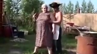 Belle donne grasse, Sborrata, Stile pecorina, Nonna, Sesso all'aperto