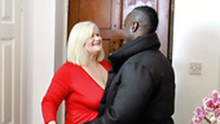 Большие сиськи, Негры, Ебля в жопу, Кончили внутрь, По-собачьи, Ебать в рот, Чулки