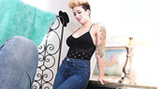 Sassy Tattooed Stepmom Della Dane Gives A Splendid Blowjob To Her Stepson