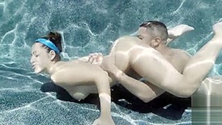 Underwater Sex Mia-2